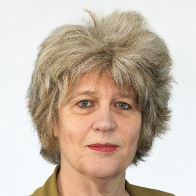 Drs. Annemiek Veen